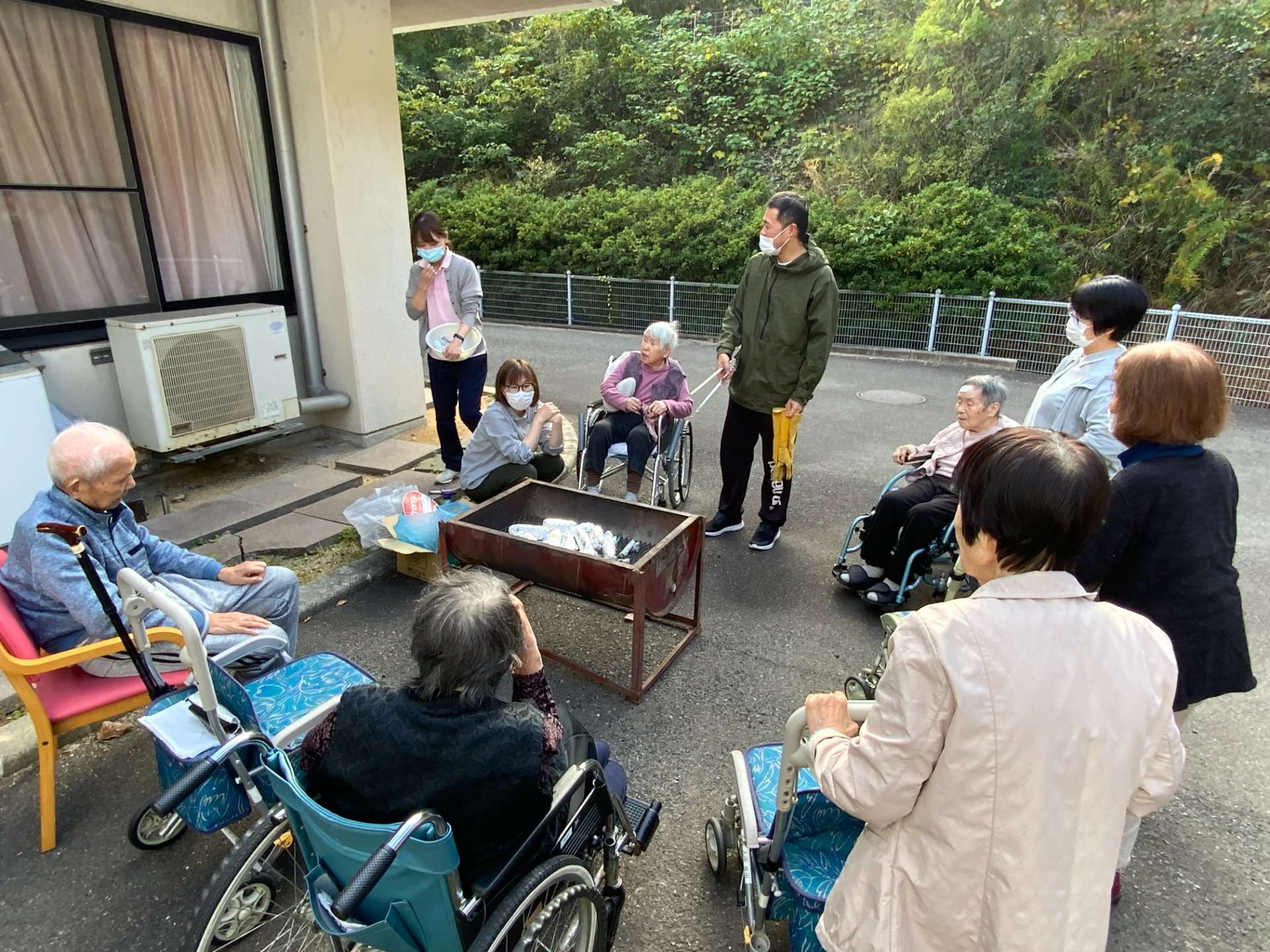 11月　｜　菊花展見物（公渕公園）　焼き芋会